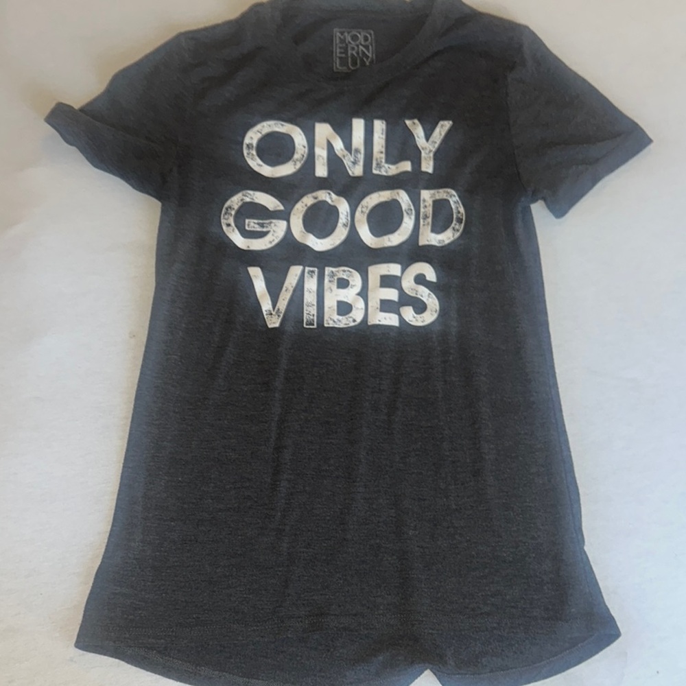Modern Lux Womens Size XS  Gray T-Shirt - Only Good Vibes.